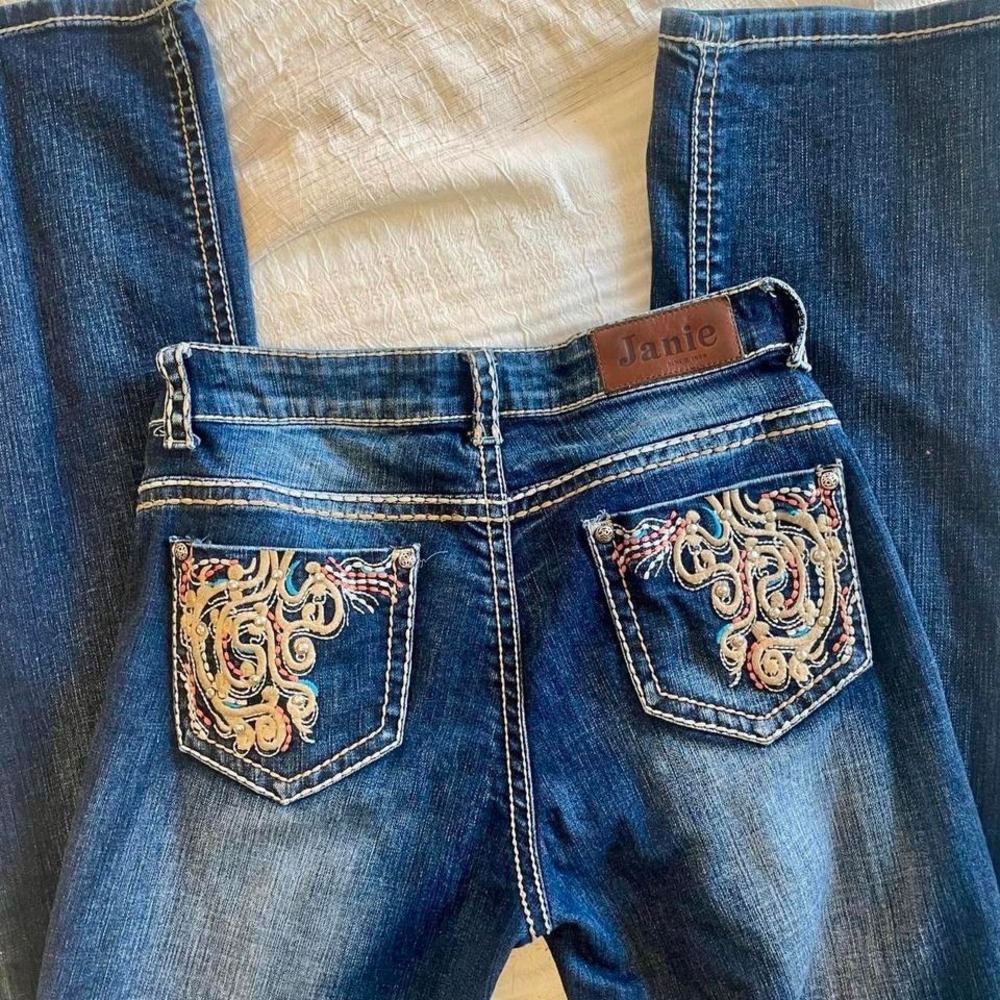 Janie embroidered blue faded bootcut jeans- Size 29